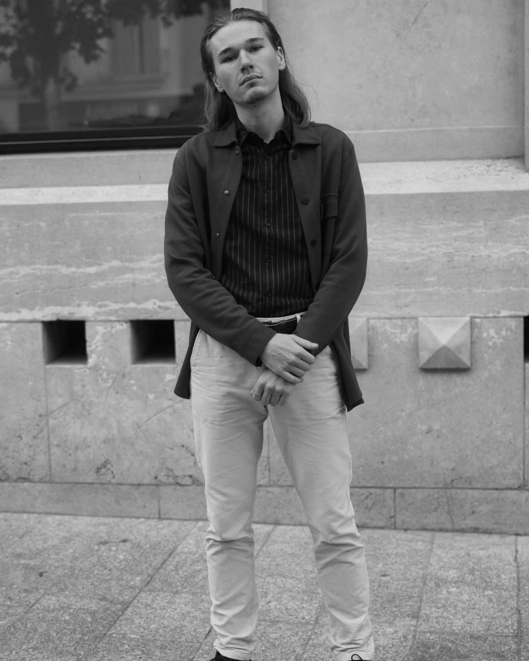 Portrait extérieur noir et blanc Paris